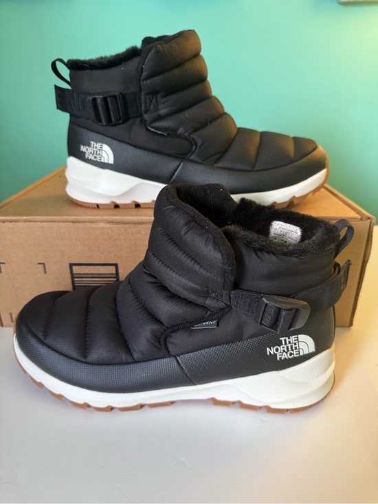 The North Face Shoes - NEW The North Face Women’s Black Quilted Slip-in Ankle Snow Boots
